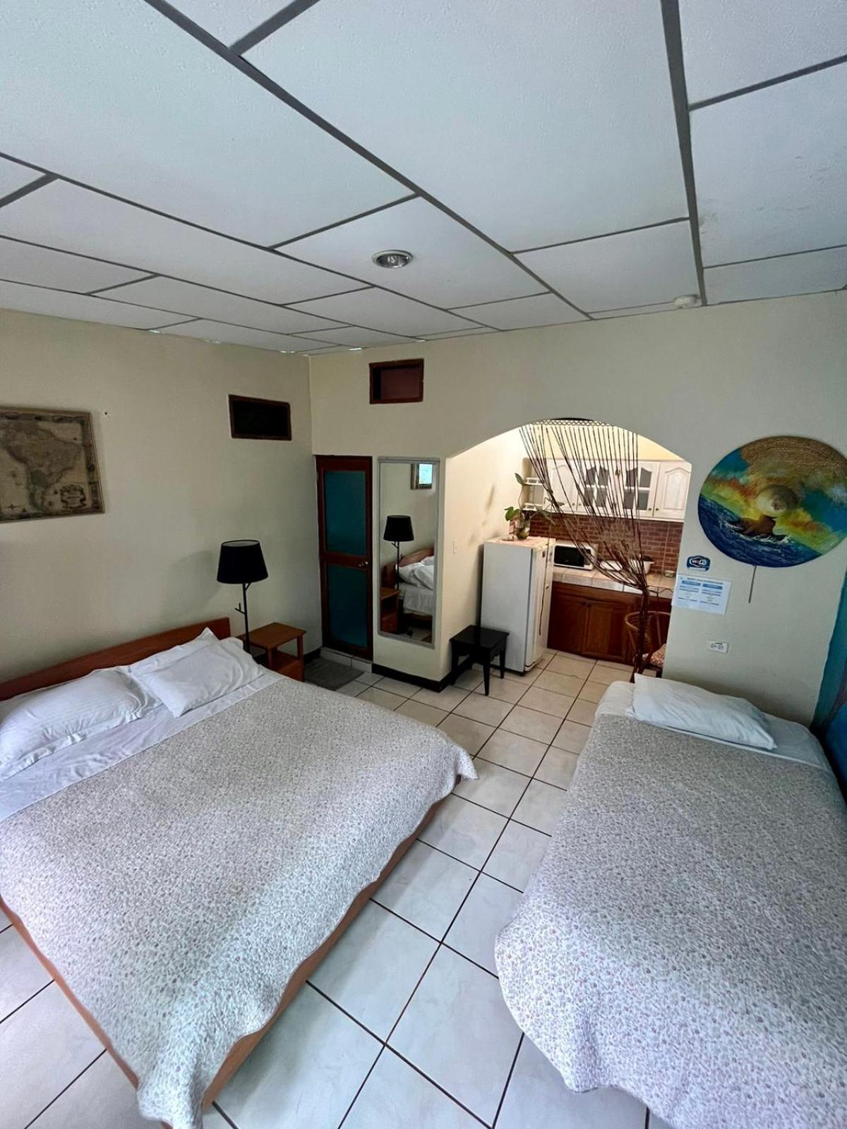 Nelyza'S Suites & Adventure Puerto Ayora  Exterior photo