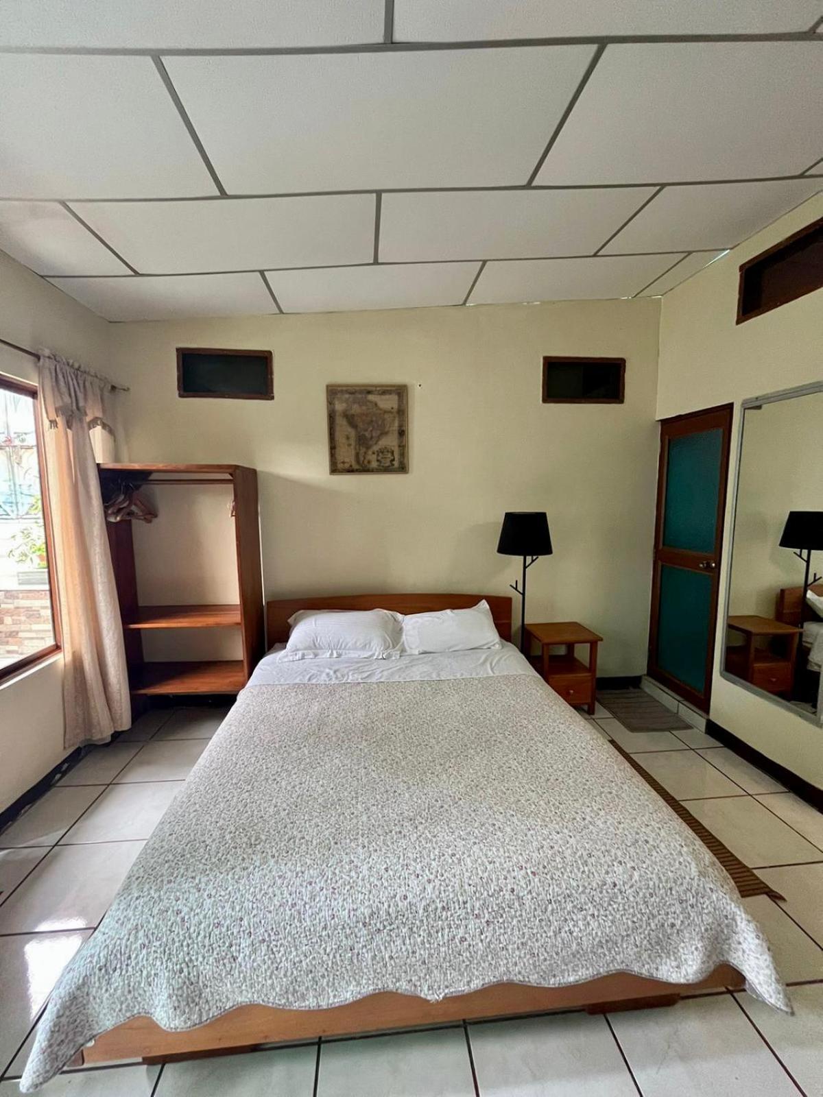 Nelyza'S Suites & Adventure Puerto Ayora  Exterior photo