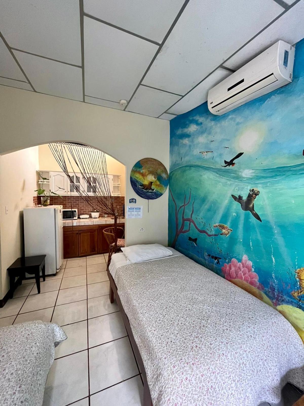 Nelyza'S Suites & Adventure Puerto Ayora  Exterior photo