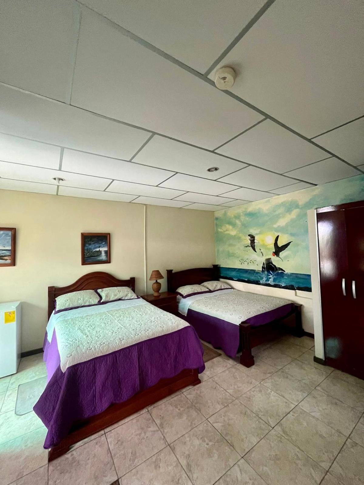 Nelyza'S Suites & Adventure Puerto Ayora  Exterior photo