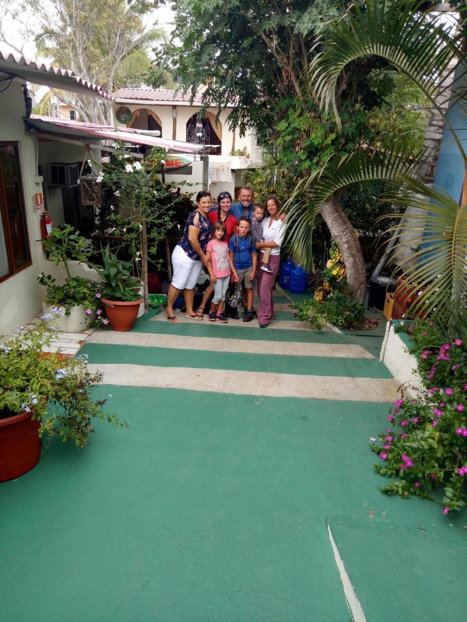 Nelyza'S Suites & Adventure Puerto Ayora  Exterior photo